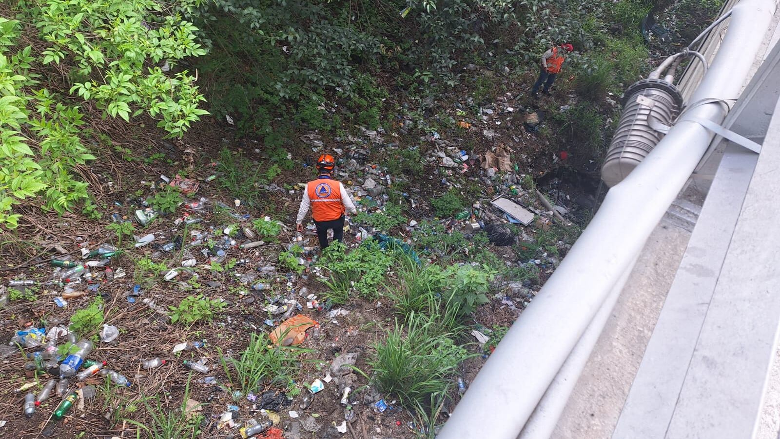 Personal de la CONRED verificó los daños reportados. Foto CONRED