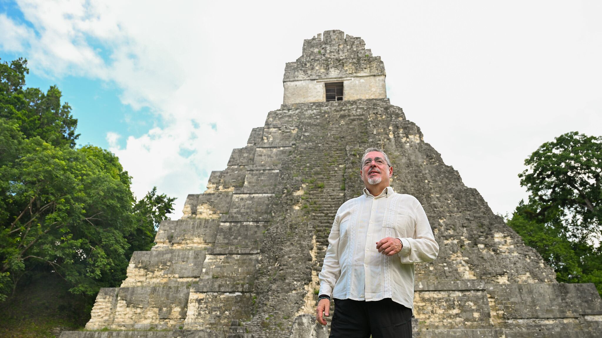 El presidente Bernardo Arévalo estuvo en el Parque Nacional Tikal debido a su gira "A Tu Tierra".