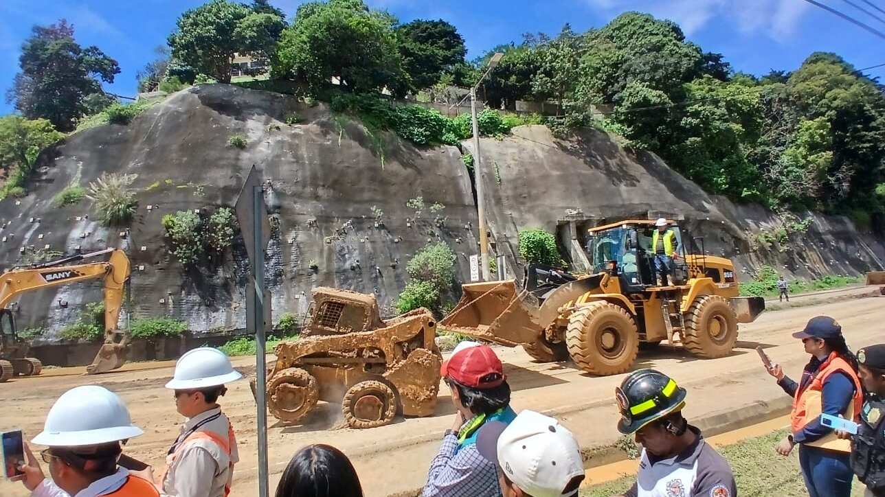 Los trabajos de limpieza continúan en el área. Foto: Conred