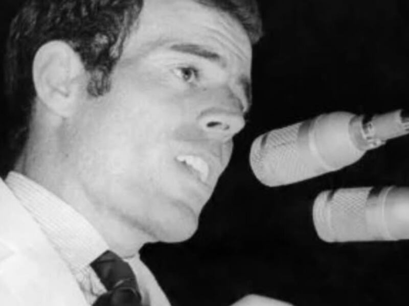 El día que Julio Iglesias grabó un video musical en Guatemala para ayudar a los damnificados por el terremoto de 1976