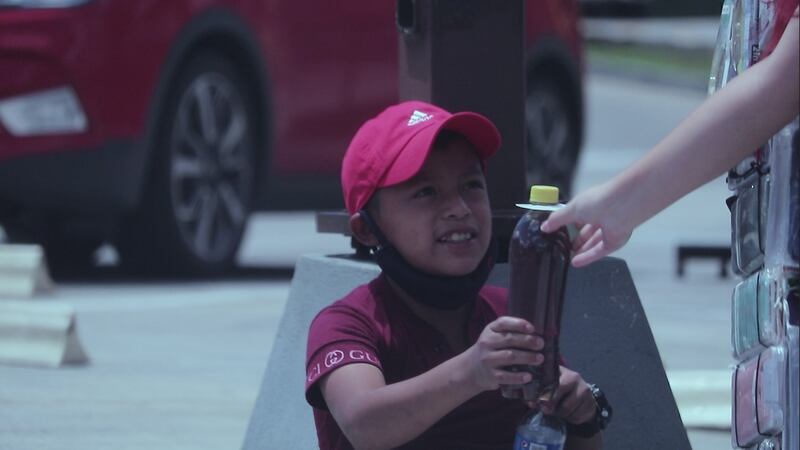 ¿Una botella sin etiqueta? La iniciativa que invita a compartir con quien lo necesita