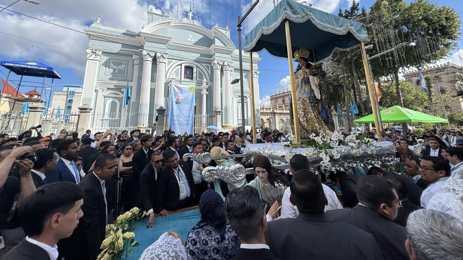 Salida de la Inmaculada Concepción Virgen de los Reyes del Templo Histórico de San Francisco