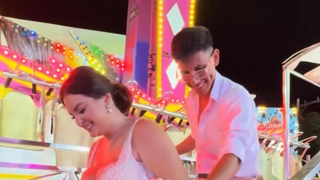La pareja compartió la noticia a través de sus redes sociales, donde publicaron imágenes de su boda privada.