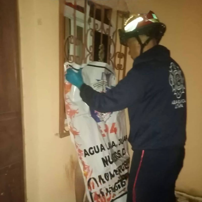 Autoridades llegaron para recabar información y abrir las investigaciones correspondientes. Foto: RRSS