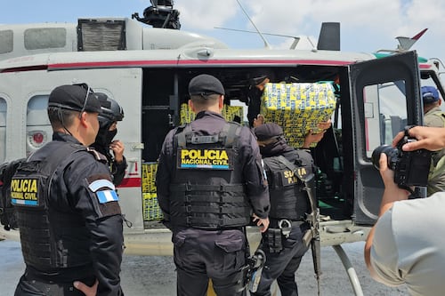 VIDEO. Así fue trasladada la droga valorada en más de Q127 millones incautada por la Marina en el Pacífico
