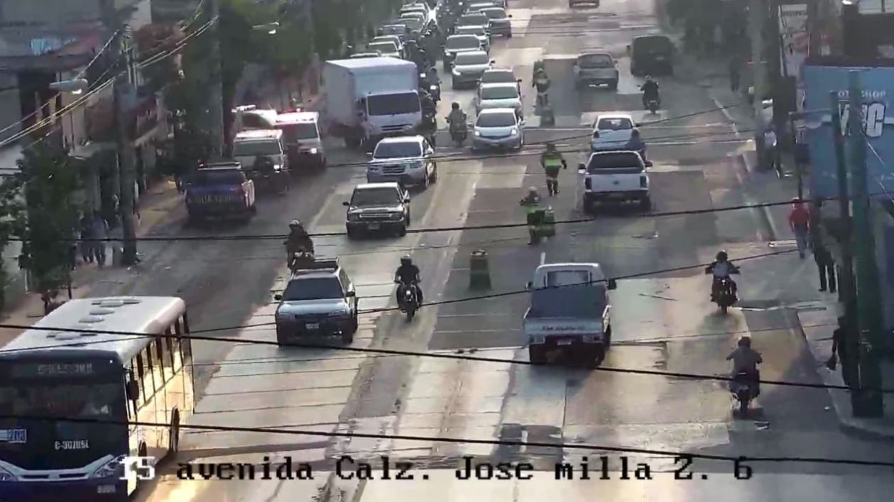 Un hecho de violencia provocó congestionamiento en la zona 6. Foto PMT