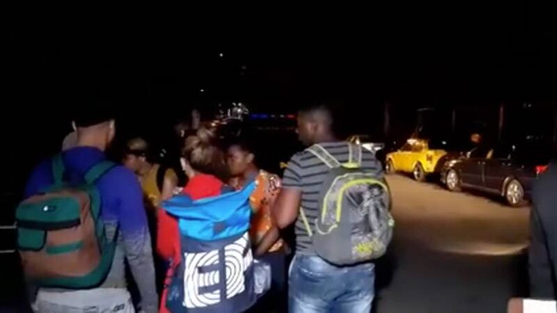 Rescatan a migrantes que fueron abandonados en la ruta al Pacífico