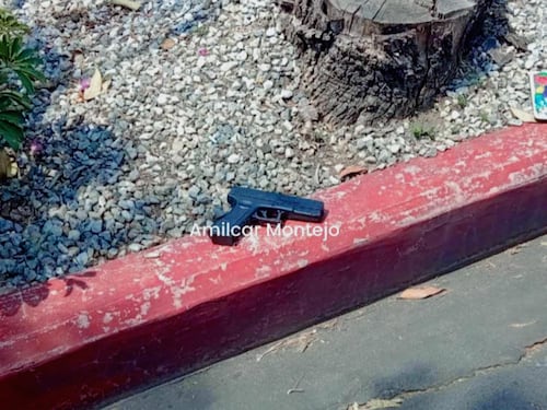 Asaltantes dejan tirada un arma tras huida en zona 10
