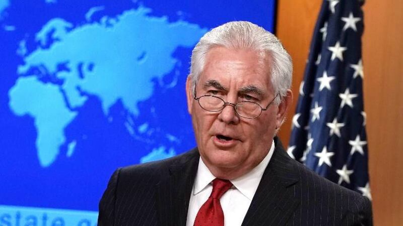 Tillerson deja la diplomacia estadounidense con una advertencia a Rusia