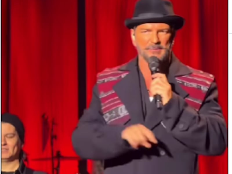 Ricardo Arjona critica a los ‘therians’ y compara la crianza de antes