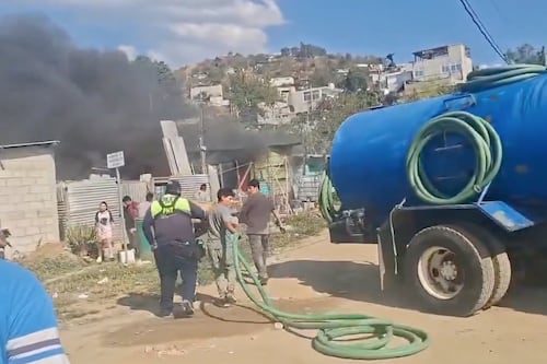 VIDEO. Camión cisterna colaboró para apagar incendio en San Pedro Ayampuc