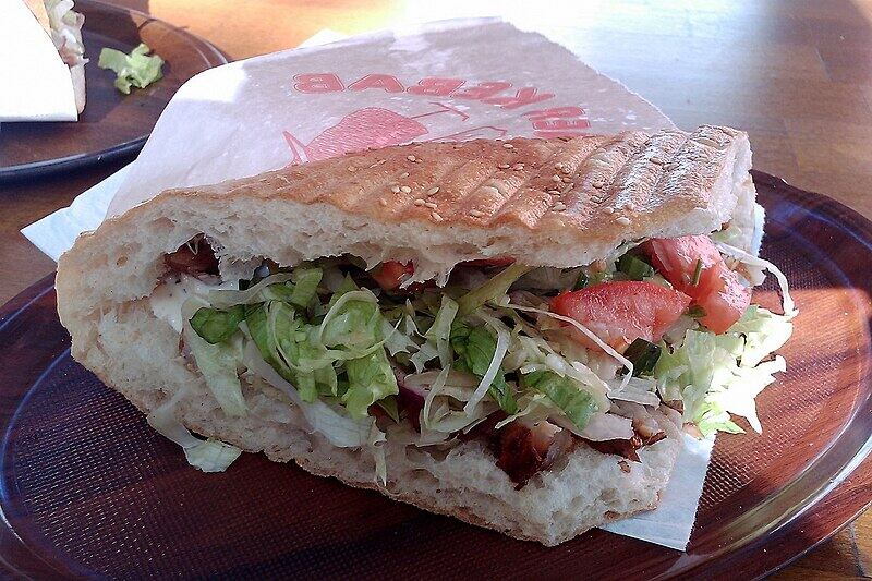 El 3 de noviembre se celebra el Día Mundial del Sándwich, una de las fechas más sabrosas del calendario, ya que el sándwich es uno de los platos más populares y variados que existen a nivel mundial. Foto: Wikipedia.