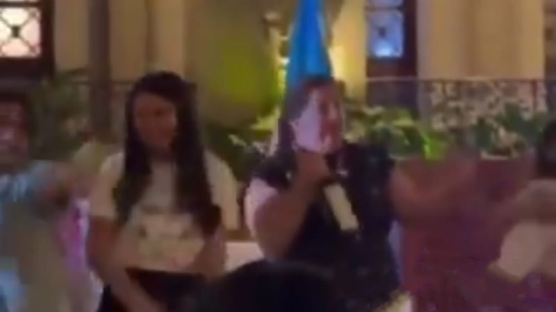 Ministerio de Cultura se pronuncia por video polémico de jóvenes con botellas de licor en el Palacio Nacional