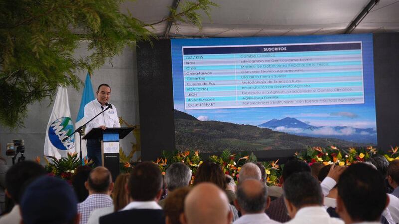Ministro de Agricultura presenta informe a cooperantes sobre trabajo en agricultura