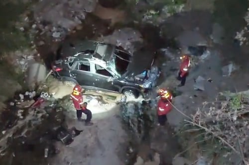 Esto pasó con la mujer que cayó con su carro a barranco de la Villalobos