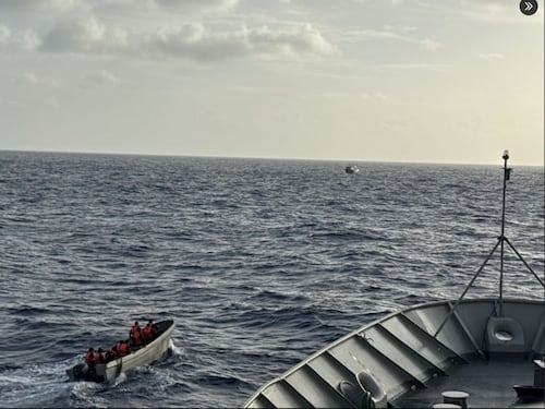Armada de México rescata a cuatro náufragos extranjeros en aguas del Caribe
