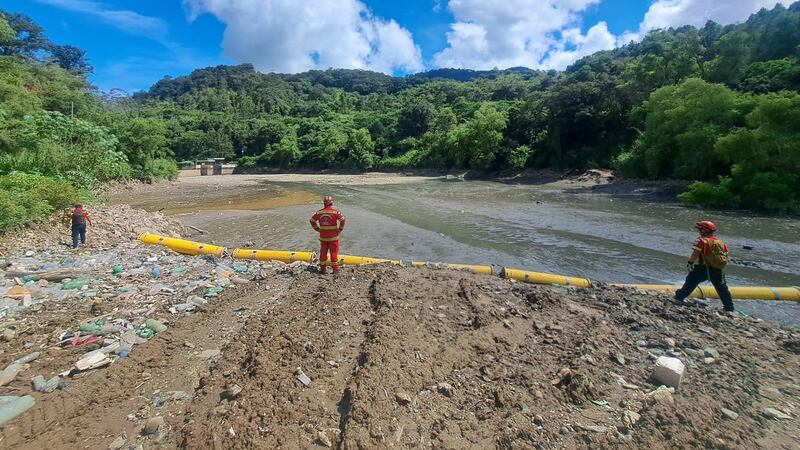 Continúa búsqueda de víctimas del desbordamiento del río