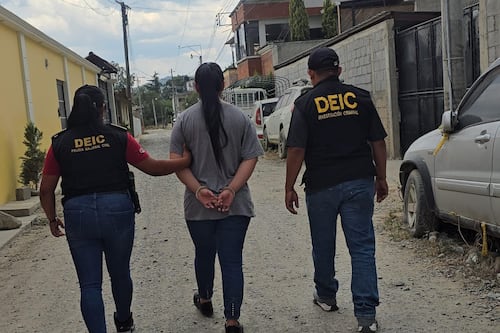 Capturan en Huehuetenango a hermana de hondureña con fusil y municiones