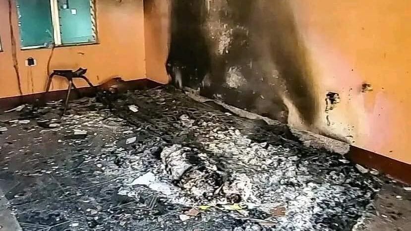 Pobladores queman subestación policial