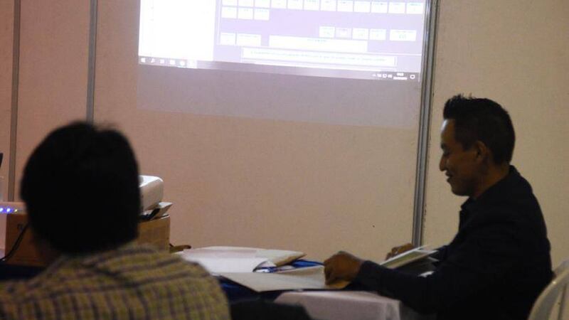 Con menor presencia de fiscales, se reanuda revisión de actas electorales