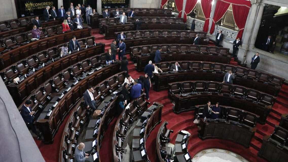 Diputados no llegan a laborar.