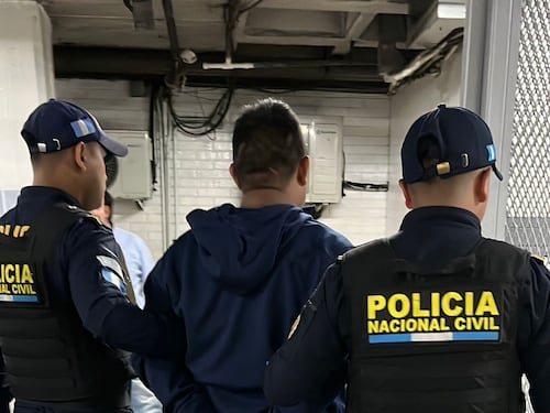 PNC frustra asalto en zona 8 y captura a presunto motoladrón
