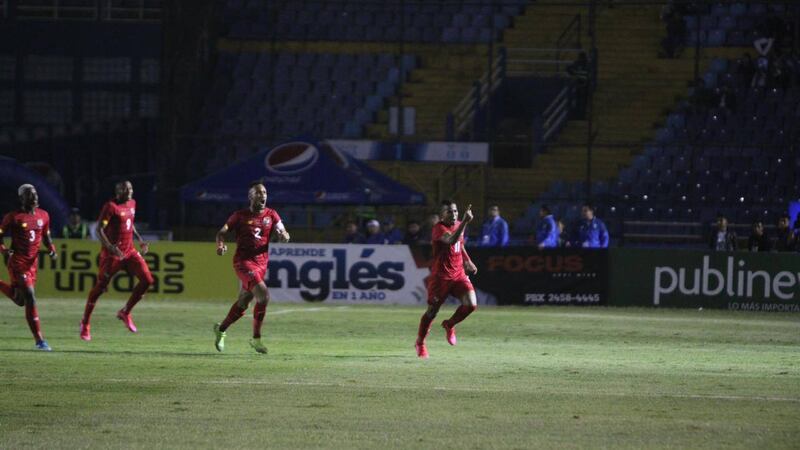 Los panameños amargan la noche guatemalteca