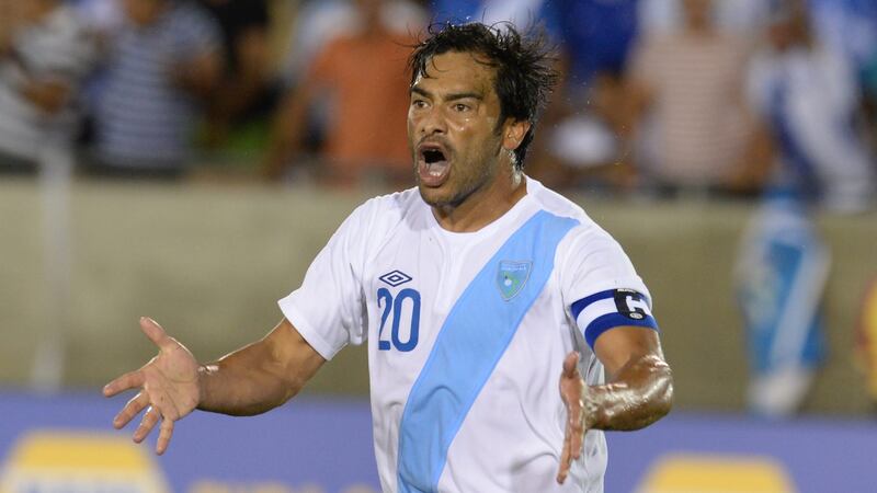 Debate de Carlos Ruiz por vacunas contra COVID-19 enciende las redes