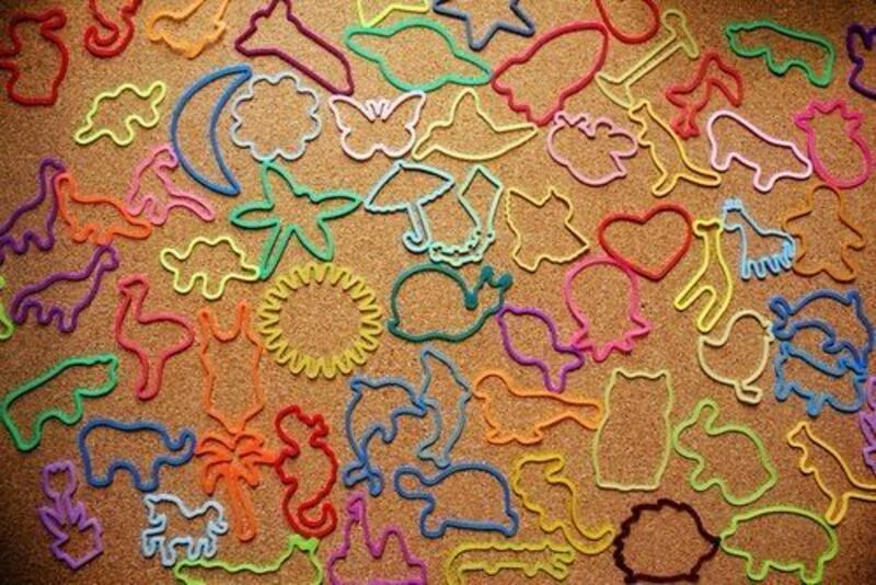 ¿Te acuerdas de las Silly Bandz? Estas pulseras con forma dominaron recreos, mochilas y amistades.