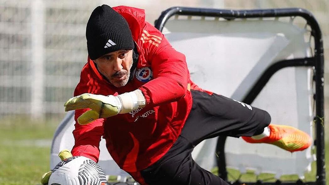 El arquero de la selección chilena aún no define el nuevo equipo donde jugará luego de haber finalizado contrato con Betis.
