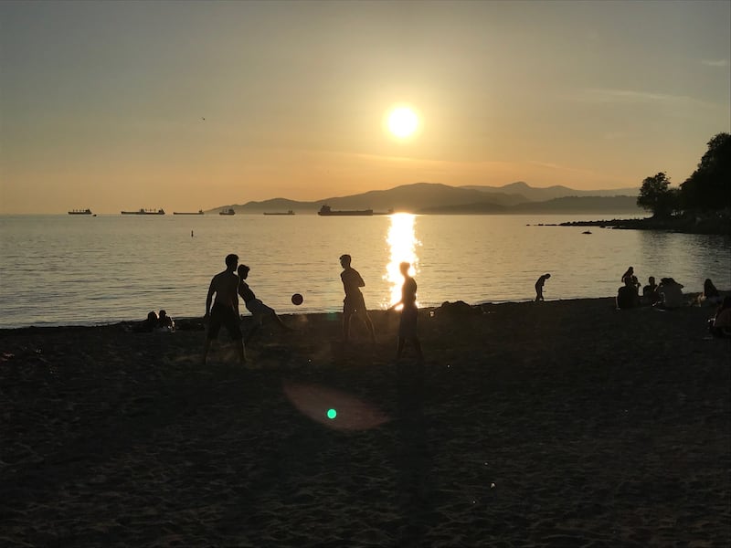 Rodeada de montañas, bosques y el Océano Pacífico, esta ciudad combina naturaleza, cultura y vida urbana como pocas ciudades en el mundo. Foto: Said Pulido.