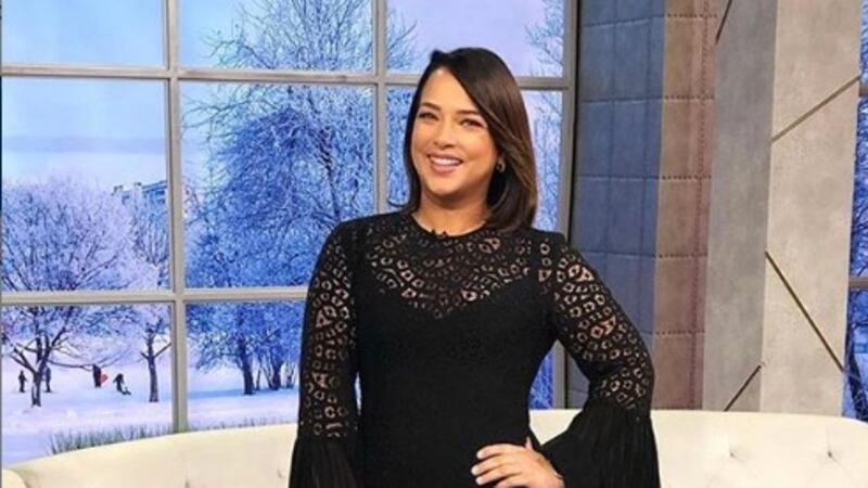 Adamari López celebra su cumpleaños número 49 con escote que no deja nada a la imaginación