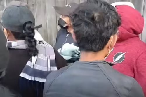 Retiran a grupo de encapuchados en alrededores de hotel donde se realizará elección de rector de la Usac