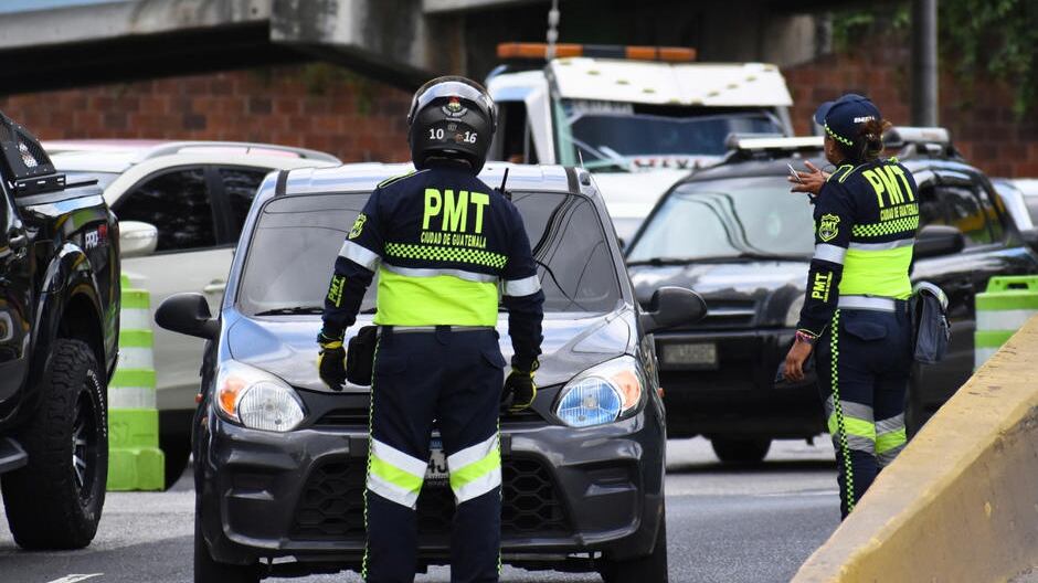 Agente de la PMT expone porque un transeúnte lo golpeo