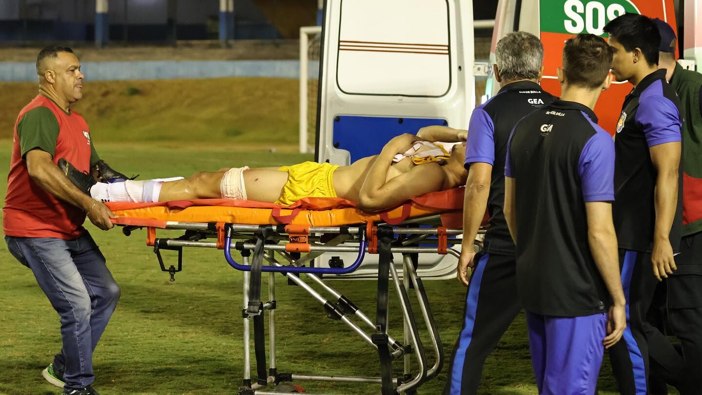 Ramón Souza, jugador del Grêmio Esportivo Anápolis, fue herido de bala por la policía en un partido en Brasil