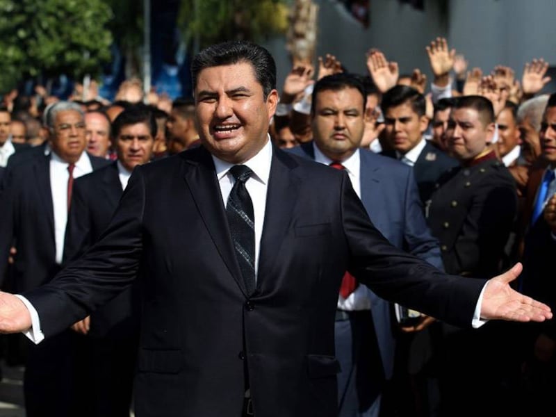 Fieles de líder religioso mexicano detenido en EE. UU. claman por su inocencia