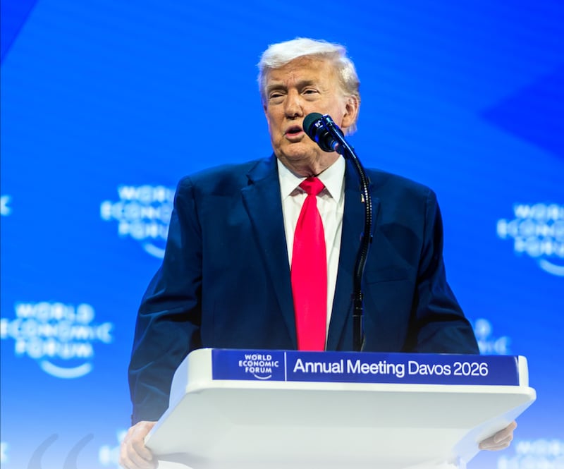 El Foro Económico Mundial fue fundado en 1971 por Klaus M. Schwab, profesor de economía en Suiza. Desde entonces, se han realizado 56 ediciones, incluyendo la de 2026 que se lleva a cabo del 19 al 23 de enero. Foto: White House.