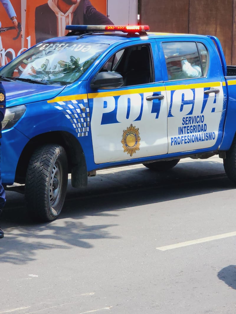 Agente de PMT herido tras colisión en zona 10
