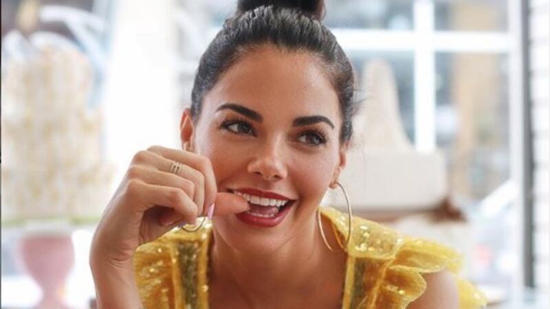 Livia Brito cumple la fantasía de sus seguidores al mostrar tatuaje en zona íntima en asfixiante atuendo