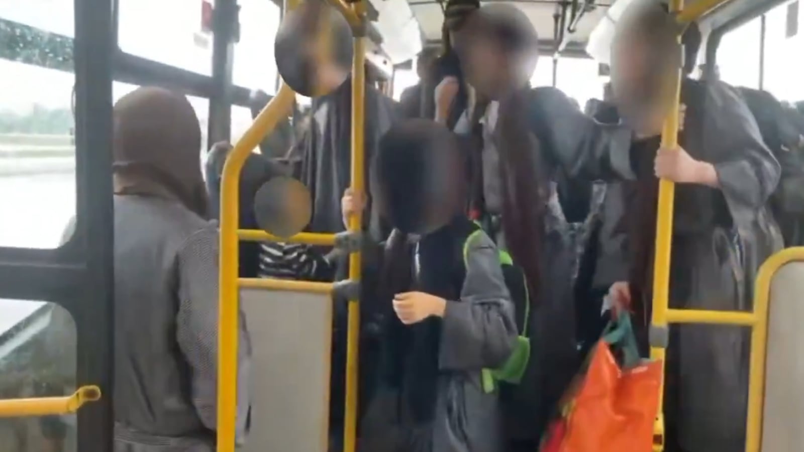 Migración Colombia informó que expulsó a nueve personas vinculadas a la comunidad Lev Tahor y las entregó a autoridades de Estados Unidos.