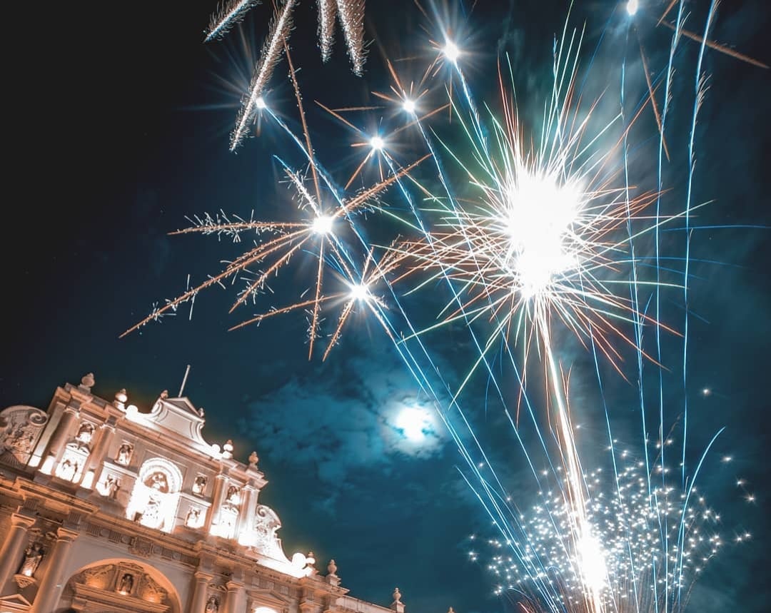 Turista capta raro avistamiento de jaguar en parque Tikal