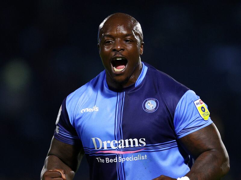 "Nunca dejes que nadie te defina", comenta Akinfenwa