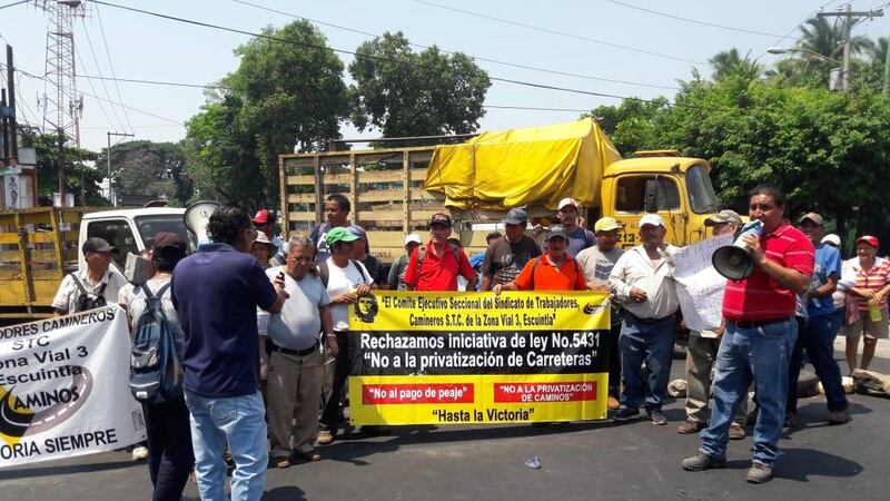 Trabajadores de Caminos bloquean varias carreteras en rechazo a iniciativa de ley
