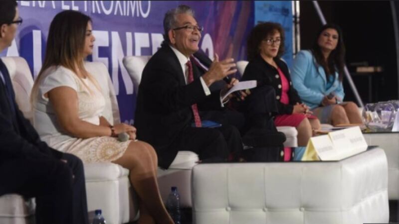 Aspirantes a fiscal general presentan su plan de trabajo al presidente Morales