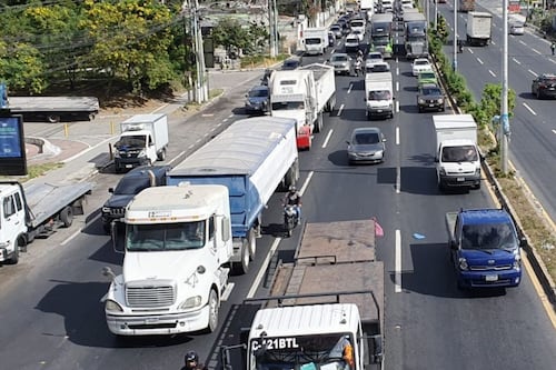 Transportistas anuncian caravanas por los altos precios del combustible