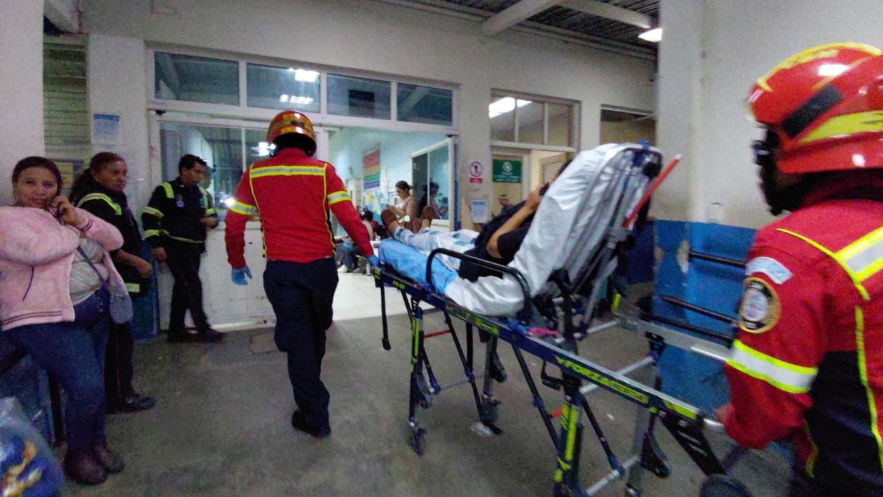 La mujer fue trasladada a un centro asistencial. Foto: CBM