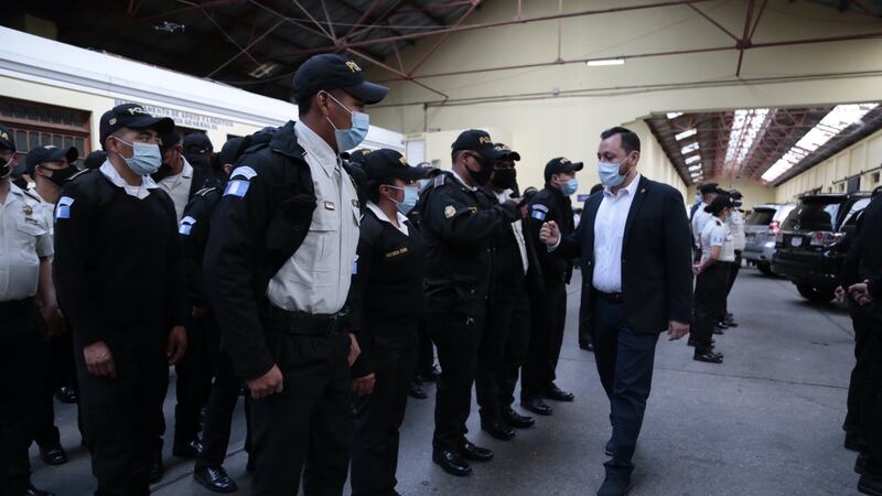 Reyes y Tzubán “invitan” a personal de PNC a que la jornada transcurra sin contratiempos
