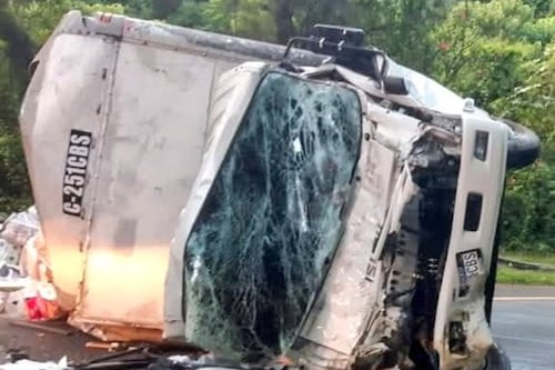 Accidente de camión deja un muerto en la bajada de Las Cañas