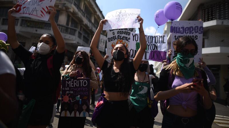 EN IMÁGENES. Así transcurre la marcha por el Día de la Mujer en Guatemala