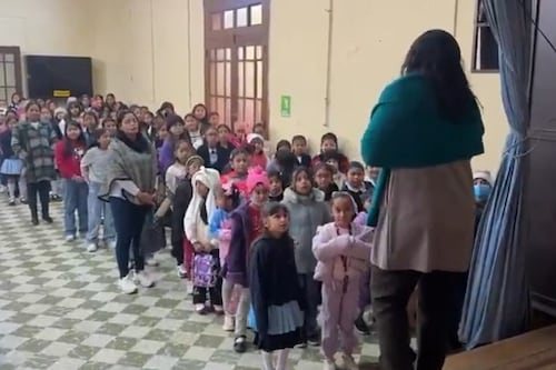 Con ponchos, gorros y guantes, así inicia el ciclo escolar el sector público